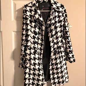 Houndstooth coat/trench jacket. Size S.
